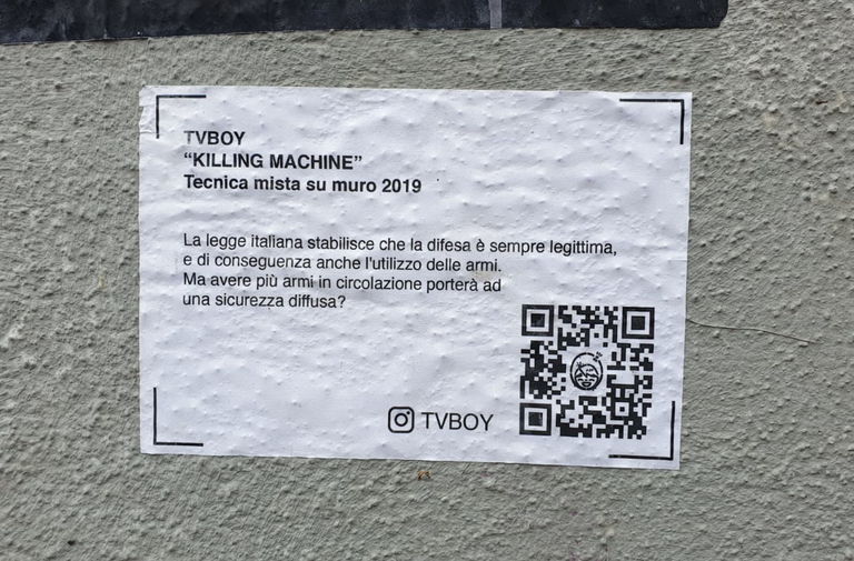 Salvini al distributore di armi. Nuovo blitz di TvBoy nel cuore di Milano 4 Salvini al distributore di armi. Nuovo blitz di TvBoy nel cuore di Milano 4