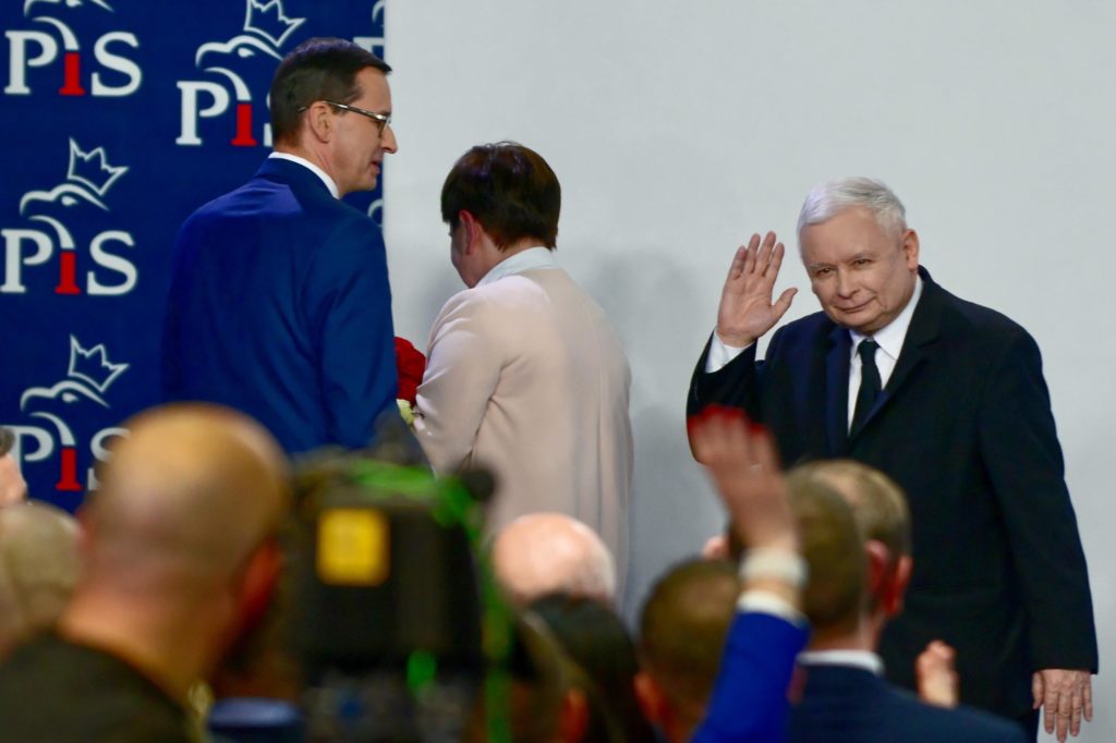 Il leader del partito ultraconservatore PiS Jaroslaw Kaczynski dopo l'arrivo dei primi exit poll a Varsavia, Polonia, 26 maggio 2019. Epa/Jakub Kaminski