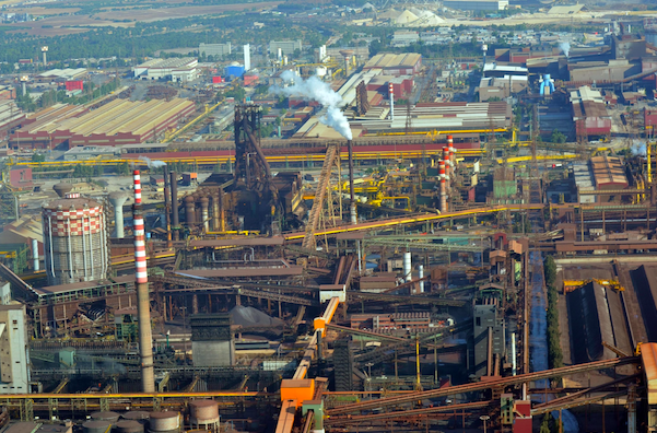 Una veduta aerea dello stabilimento dell'Ilva di Taranto, 2 ottobre 2013. Ansa/Ufficio stampa Questura di Taranto