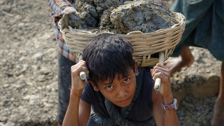 Risultato immagini per lavoro minorile