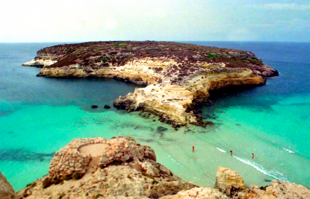 L'isola dei conigli a Lampedusa in un'immagine d'archivio ANSA/LANNINO-NACCARI