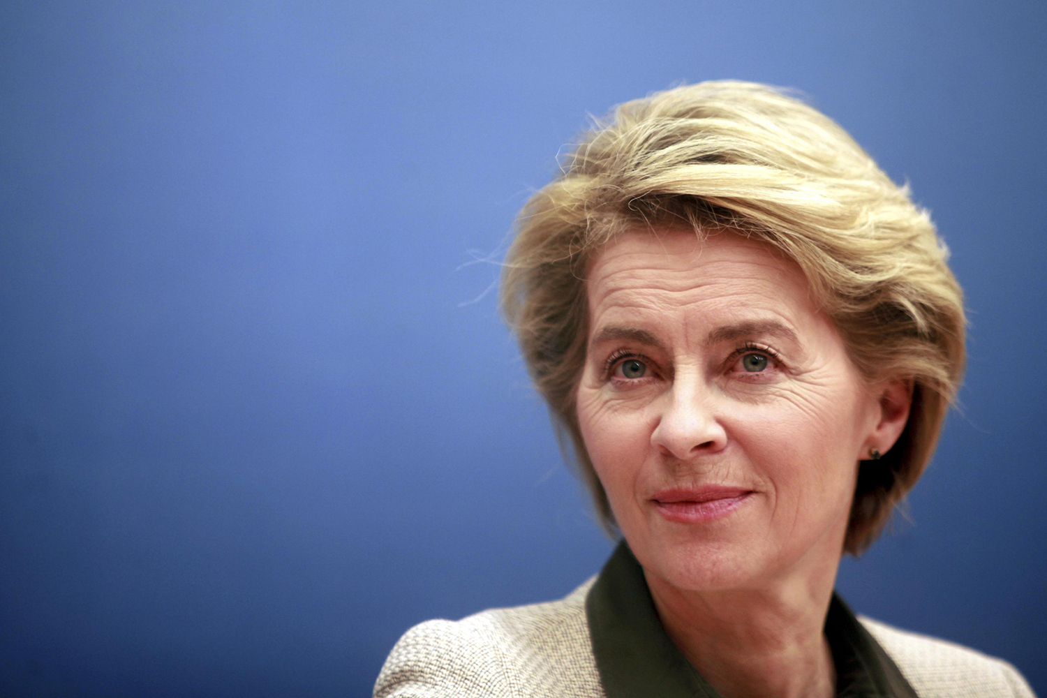 Ursula von der Leyen dormirà sul posto di lavoro una stanza da 25
