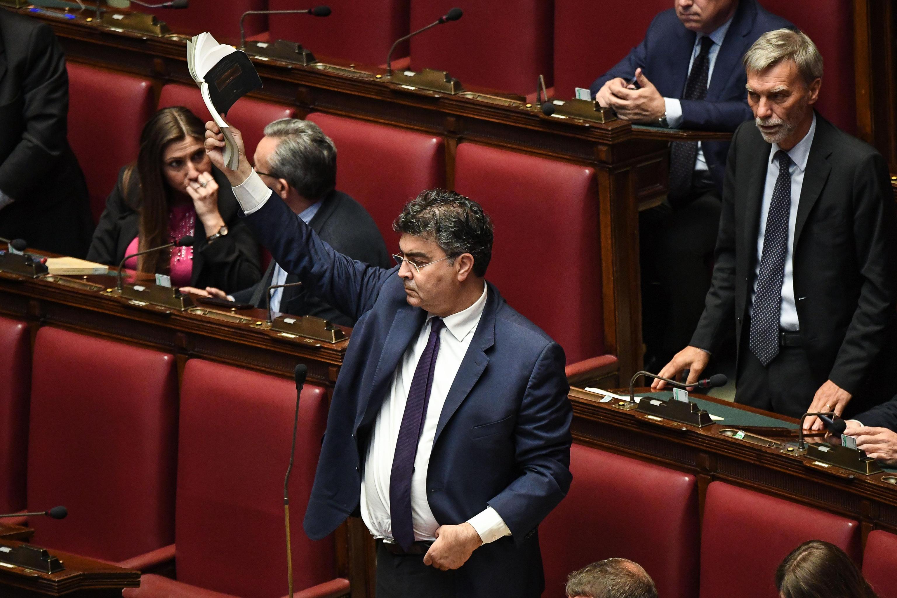 Chi Ha Scritto Tienimi Stanotte Di Luigi