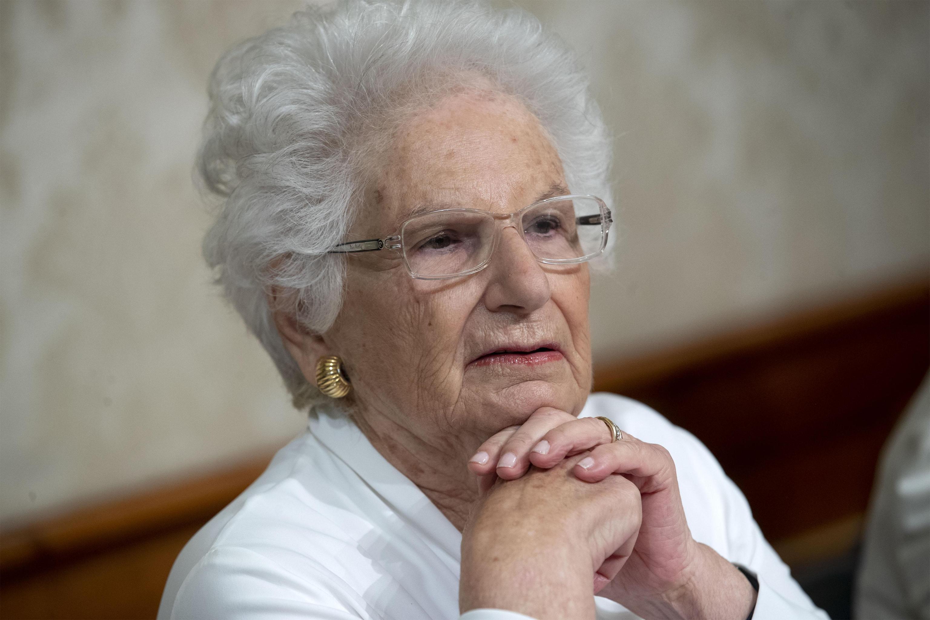 Liliana Segre risponde a Salvini: «I senatori non muoiono mai? Grazie, ho 90 anni e sono molto scaramantica» Liliana Segre risponde a Salvini: «I senatori non muoiono mai? Grazie, ho 90 anni e sono molto scaramantica»