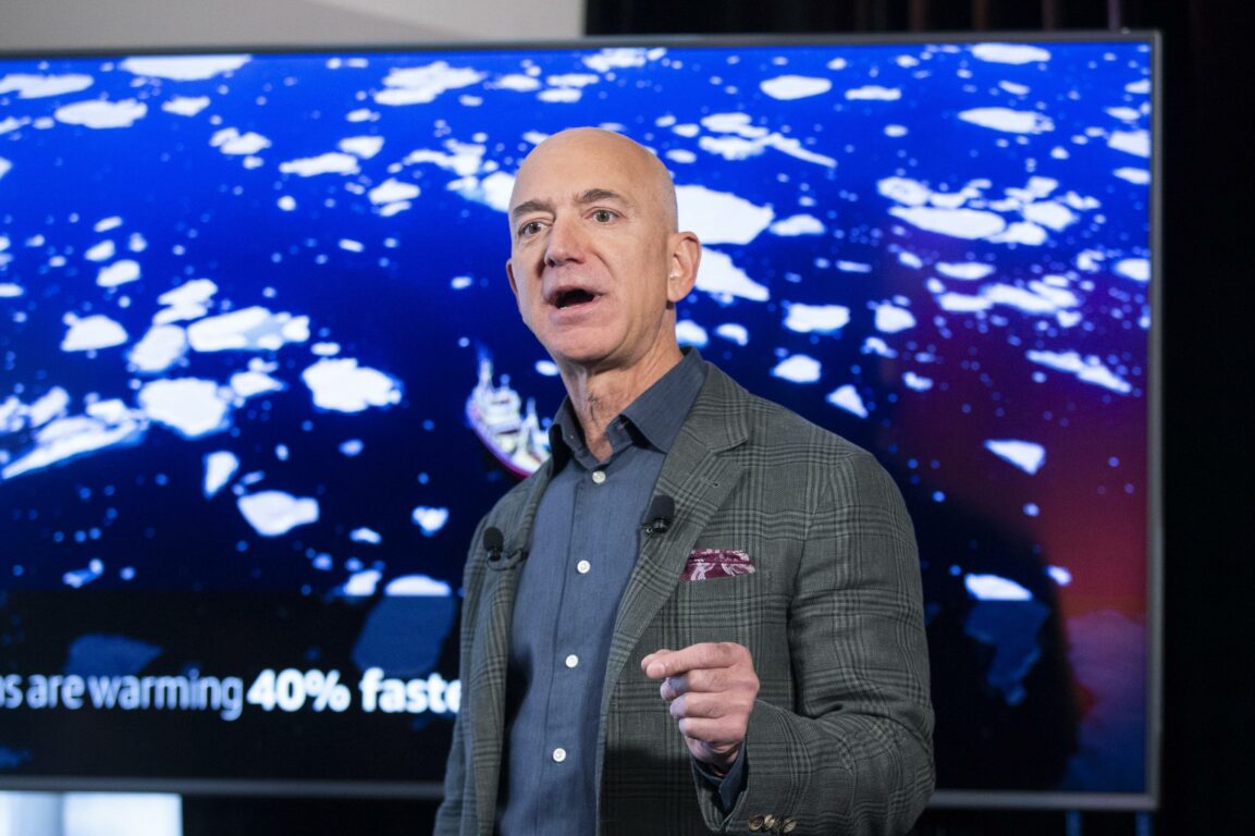 Bomba politica: il cellulare del capo di Amazon hackerato su ordine del principe saudita