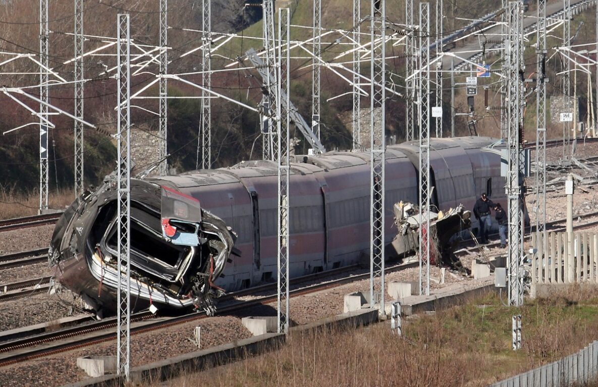 Lodi, deraglia treno ad alta velocità: morti due macchinisti, 31 ...