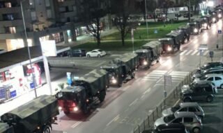 Coronavirus: colonna mezzi militari a Bergamo con feretri Coronavirus: colonna mezzi militari a Bergamo con feretri