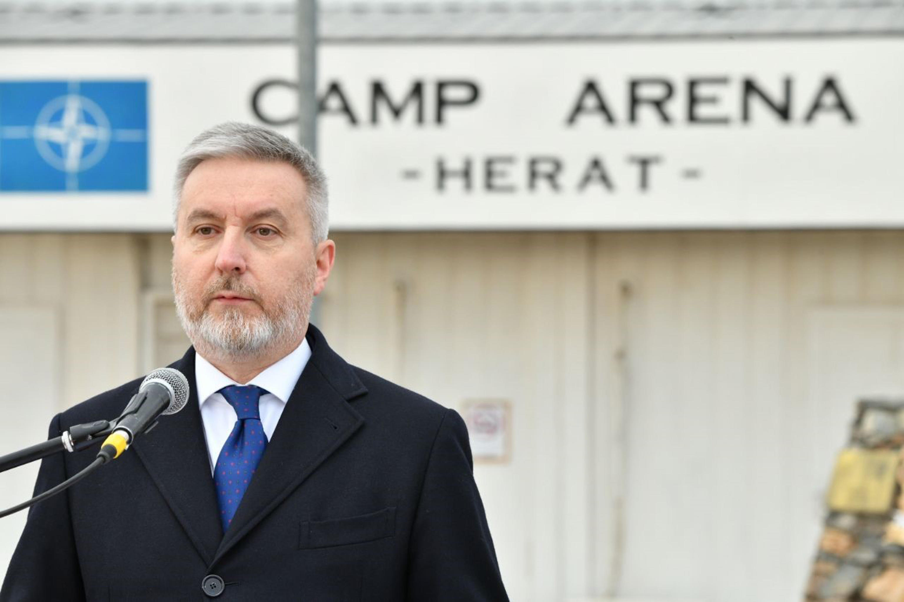 Afghanistan | il ministro Guerini | «Tra i profughi c'è il rischio di infiltrazioni terroristiche ma non possiamo rifiutarli» - Vimarsana News