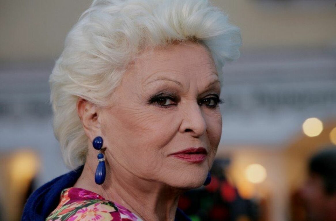 Morta l'attrice Lucia Bosè per coronavirus. L'annuncio del figlio Miguel Morta l'attrice Lucia Bosè per coronavirus. L'annuncio del figlio Miguel