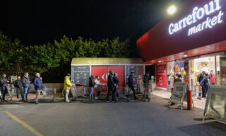 Coronavirus: a Roma code e assalto ai supermercati Coronavirus: a Roma code e assalto ai supermercati