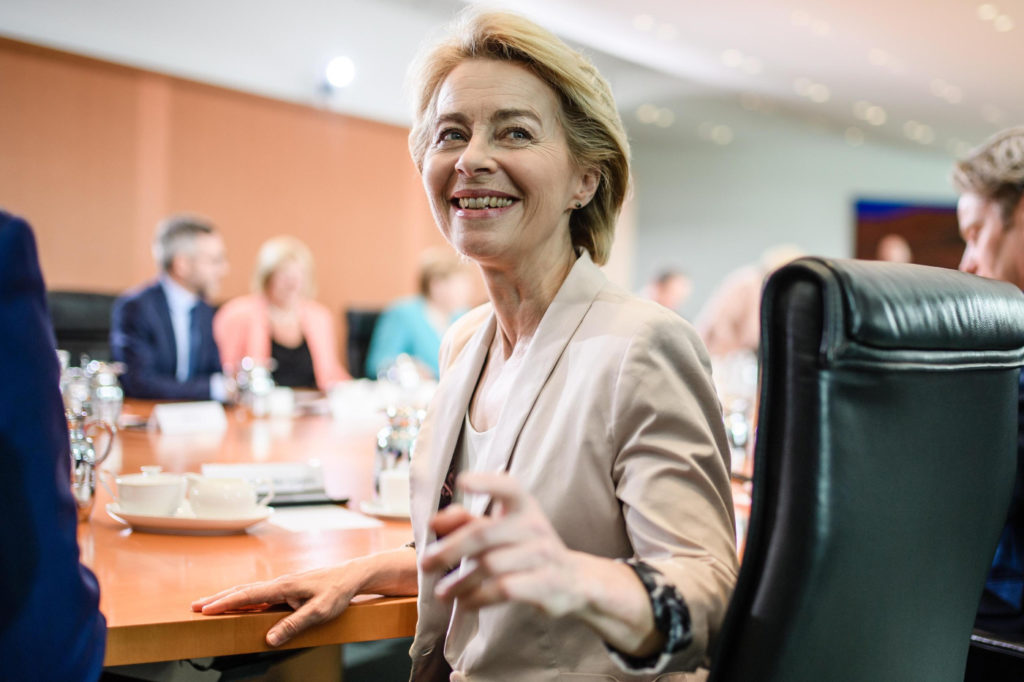 Ursula von der Leyen durante una riunione al Parlamento europeo