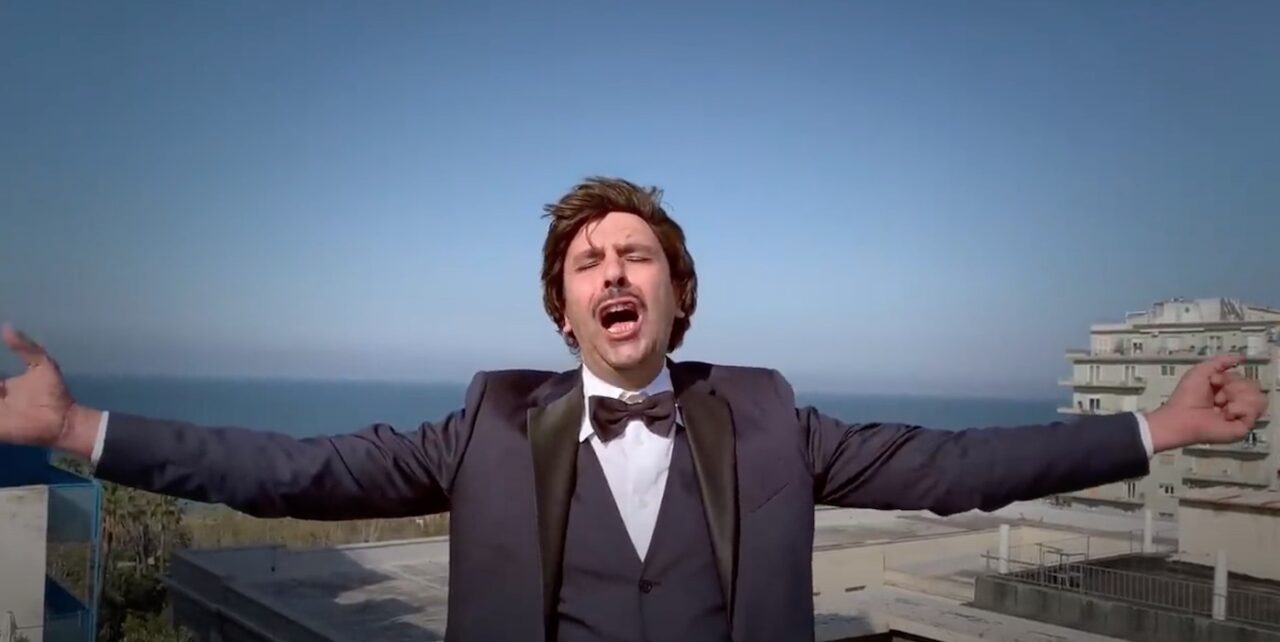 Checco Zalone, guarda il video di ‘L’immunità di gregge’ con Virginia Raffaele Checco Zalone, guarda il video di ‘L’immunità di gregge’ con Virginia Raffaele