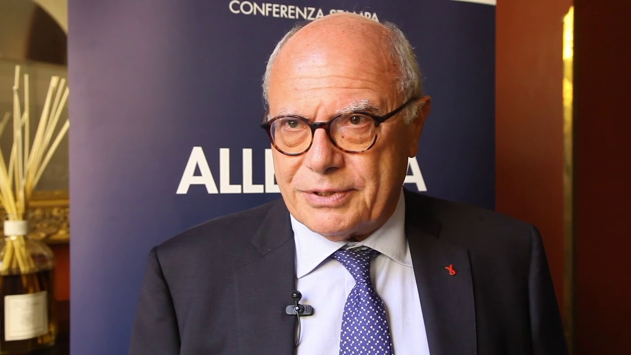 Galli: «Bisogna correre con i vaccini per limitare nuove varianti». Ma senza «chiusure rigorose» i contagi non caleranno Galli: «Bisogna correre con i vaccini per limitare nuove varianti». Ma senza «chiusure rigorose» i contagi non caleranno