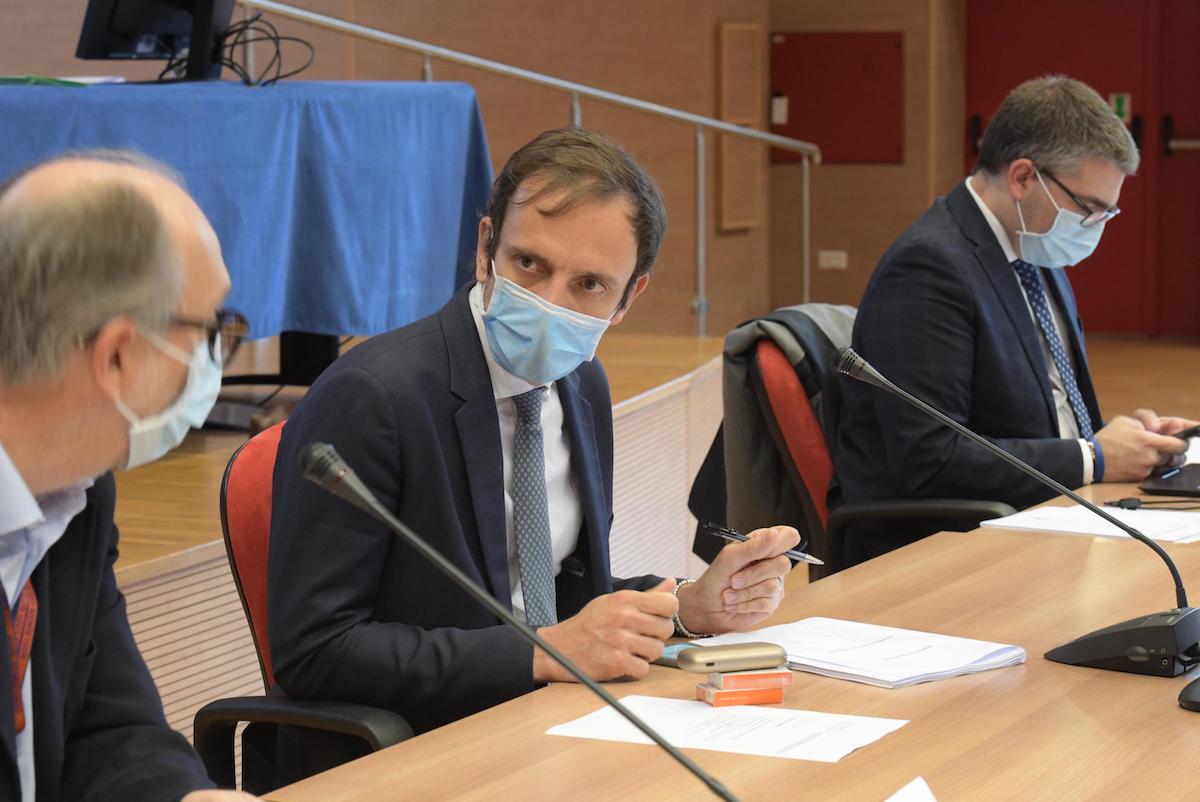 A cena anche al chiuso prima di giugno e coprifuoco almeno alle 23 | Fedriga e le regioni tirano dritto - Vimarsana News