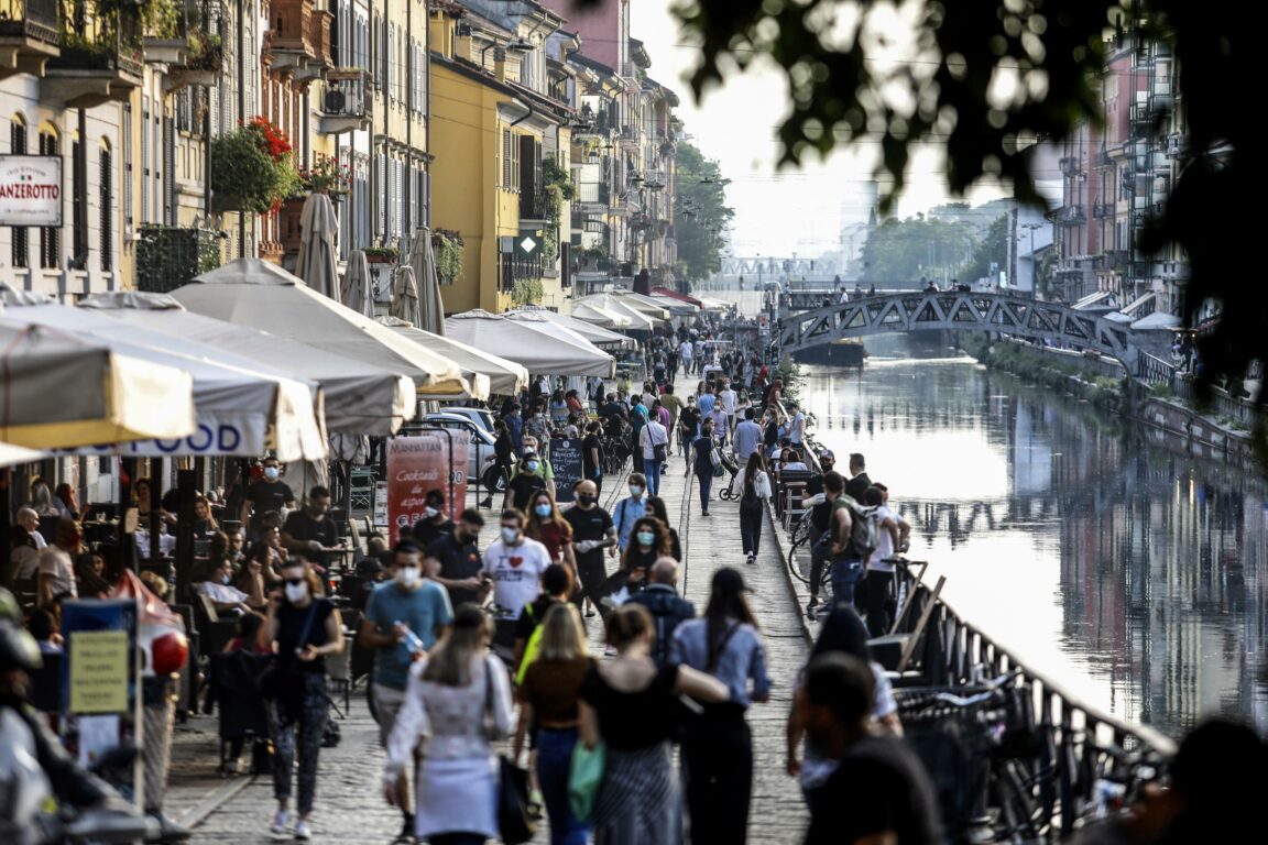 Coronavirus, ultime notizie – In Italia 945 ricoverati con sintomi. Azzolina: «236 milioni per libri di ...