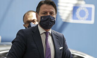 Nel quarto giorno a Bruxelles i leader si avvicinano a un accordo. All'Italia spettano 209 miliardi, di cui 82 in sussidi e 127 in prestiti