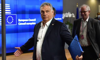 Viktor Orban Il premier ungherese Viktor Orban nel terzo giorno di vertice ha sferrato un'offensiva contro il premier Mark Rutte: «Alcuni guidati dall’olandese vorrebbero creare un nuovo meccanismo di condizionalità sullo stato di diritto. Se l’intesa non si fa è a causa del leader olandese» Mark Rutte «non a causa mia. È lui che ha iniziato questa faccenda. L’olandese è il vero responsabile per tutto il caos di ieri»