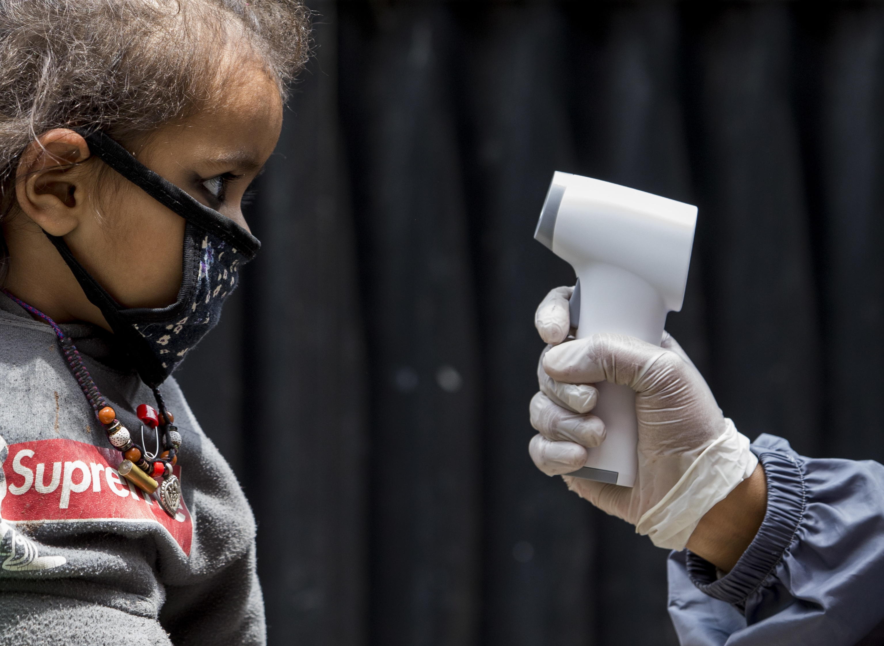 La quarantena infinita di una bimba di 4 anni, prigioniera da mesi dei tamponi positivi - Open