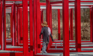 Construction of new quarantine field hospital for coronavirus patients in Gaza Un operaio palestinese al lavoro nella costruzione di un ospedale da campo per la quarantena di persone affette da Covid-19 a Deir Al Balah, striscia di Gaza, 18 luglio 2020. EPA/MOHAMMED SABER