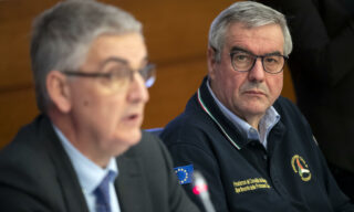 Coronavirus: Borrelli, 5.061 malati, 1.145 in più ieri Silvio Brusaferro dell'Iss con il capo della Protezione civile Angelo Borrelli (D), Roma, 7 marzo 2020, nella conferenza stampa di aggiornamento del bollettino della Protezione Civile sul Coronavirus in Italia. La conferenza stampa delle 18 diventa, soprattutto nella prima fase dell'emergenza, un appuntamento televisivo che inchioda milioni di italiani. ANSA/MASSIMO PERCOSSI