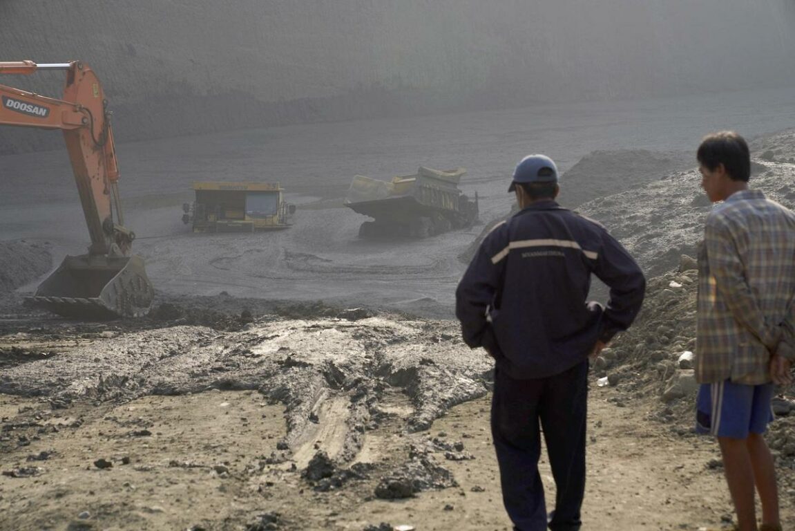 Frana in una miniera di giada: più di 100 morti Frana in una miniera di giada: più di 100 morti