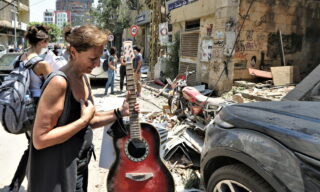 Una città in ginocchio: le immagini di Beirut dopo l'esplosione al porto EPA/NABIL MOUNZER