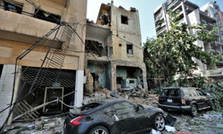 Una città in ginocchio: le immagini di Beirut dopo l'esplosione al porto EPA/NABIL MOUNZER