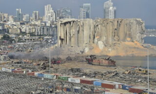 Una città in ginocchio: le immagini di Beirut dopo l'esplosione al porto EPA/WAEL HAMZEH