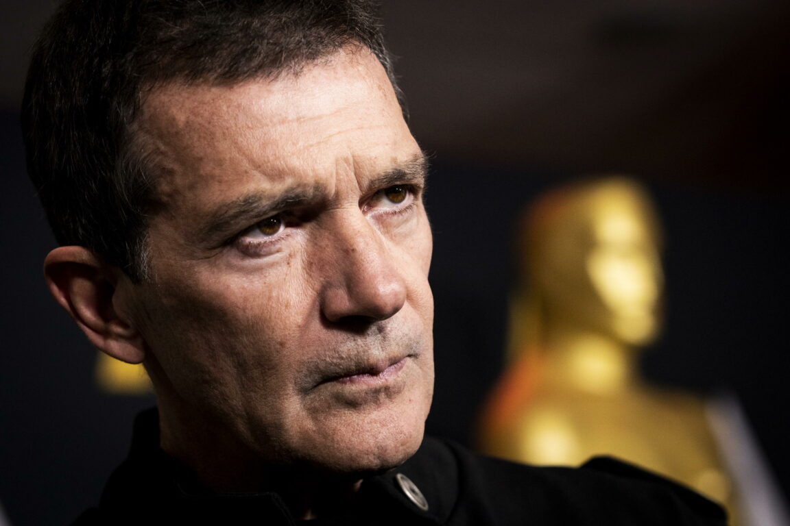 Antonio Banderas positivo al Covid-19, come sta? Ansia tra i fan Antonio Banderas positivo al Covid-19, come sta? Ansia tra i fan