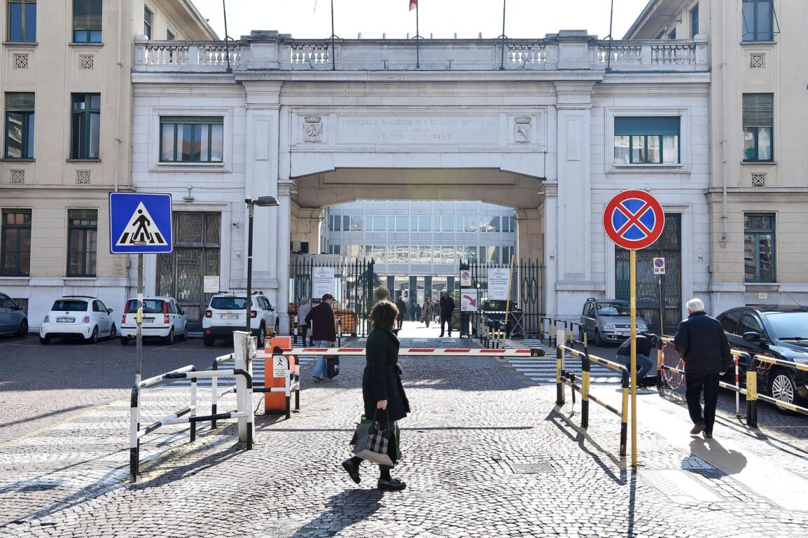 Un ingresso del Pronto soccorso dell'ospedale Molinette, Torino