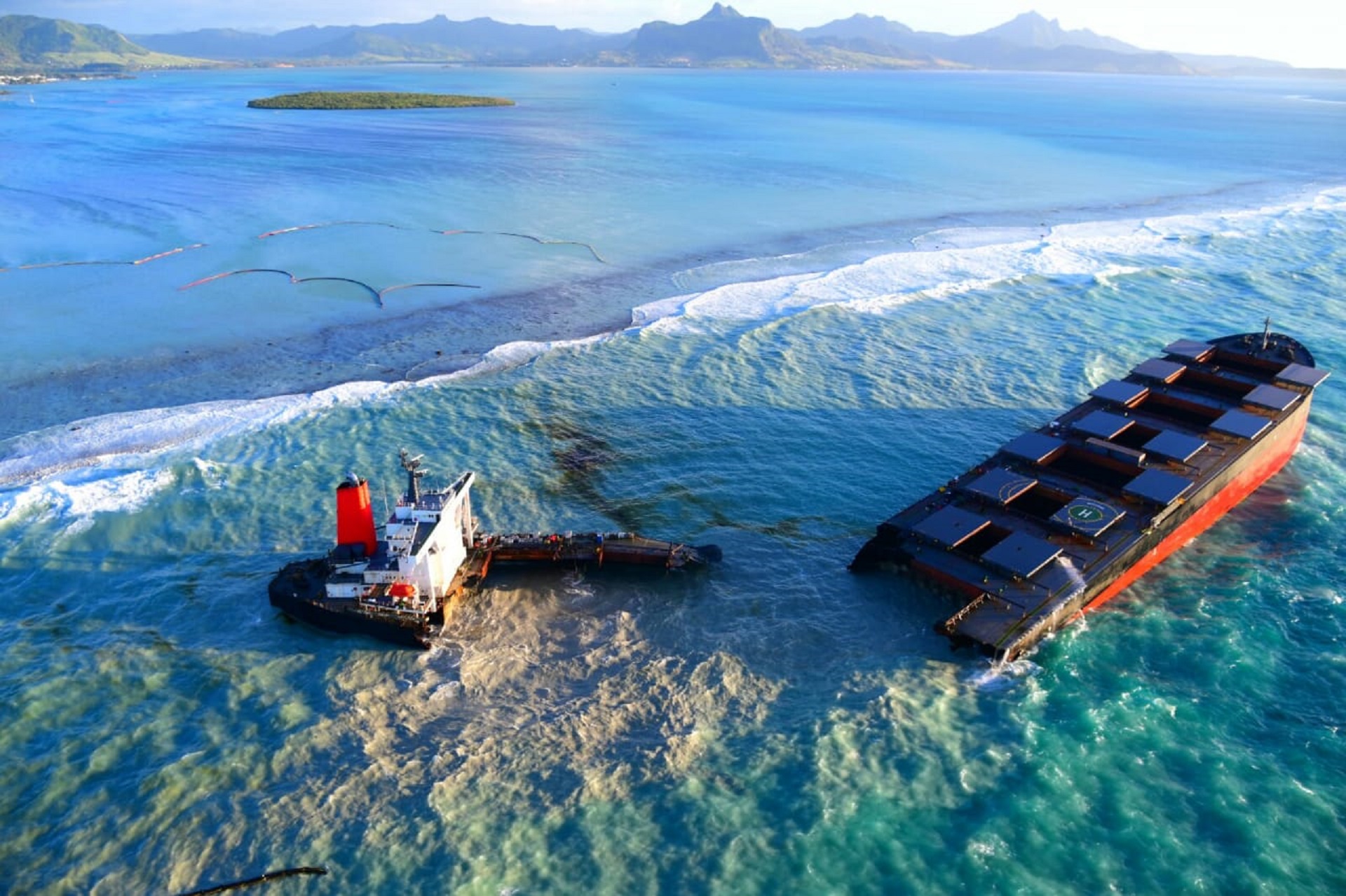 Mauritius Il Cargo Giapponese Si Spezzato In Mare Gi 1000 