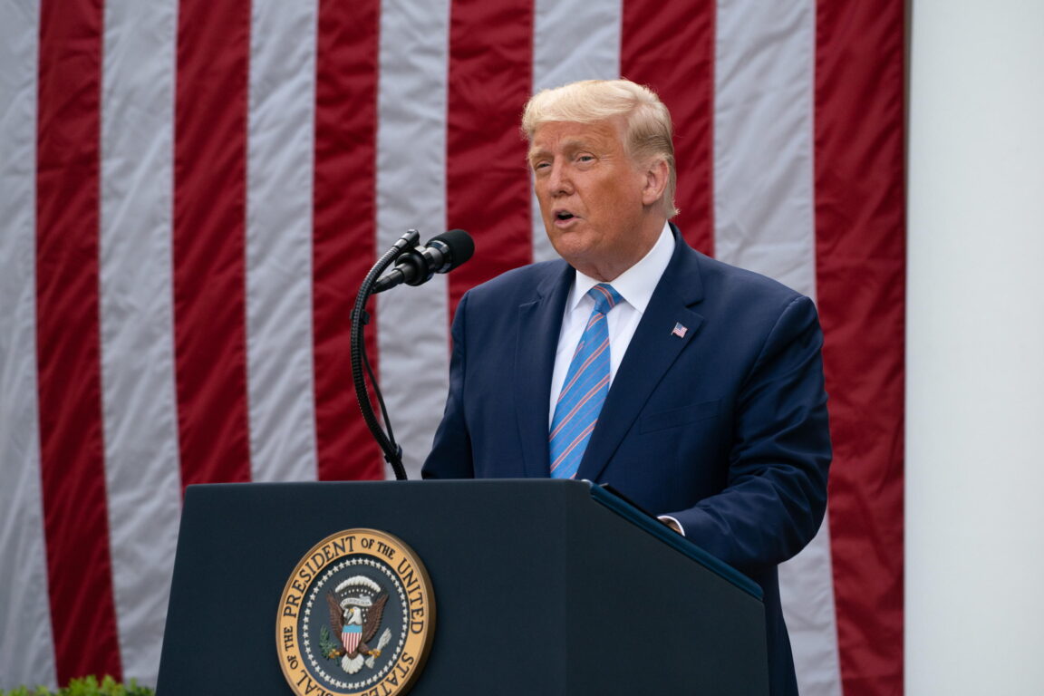 Covid 19, ultime notizie – Donald Trump annuncia l’arrivo dei test rapidi. Regno Unito, positivi dieci calciatori nella Premier League Covid 19, ultime notizie – Donald Trump annuncia l’arrivo dei test rapidi. Regno Unito, positivi dieci calciatori nella Premier League