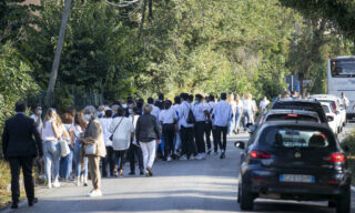 Ragazzo ucciso: Conte arrivato a Paliano per funerali Willy People attend the funeral of Willy Monteiro Duarte, the Italian Cape Verdian killed by a bunch of violent people in Colleferro, in Paliano, Italy, 12 September 2020. Willy Monteiro Duarte, a 21-year-old Cape Verdian-Italian man was beaten to death by a gang in a town near Rome on early 06 September 2020.
ANSA/MASSIMO PERCOSSI