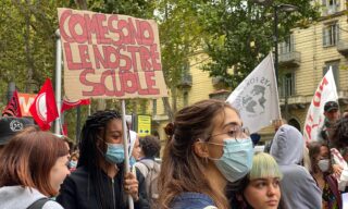 Il corteo degli studenti a Torino In piazza a Torino anche i ragazzi dei Fridays for future
