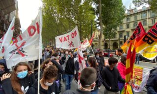 Il corteo degli studenti a Torino A Torino alcuni studenti hanno deciso di manifestare con le bandiere No Tav