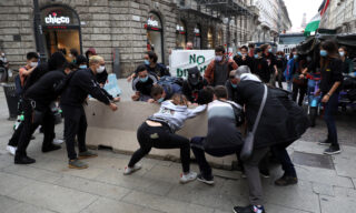 Il corteo studentesco a Milano La manifestazione degli studenti a Milano