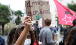 Il corteo studentesco a Milano Le contraddizioni del distanziamento sociale nella protesta degli studenti milanesi