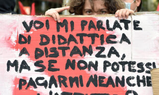 Il corteo degli studenti a Torino Gli studenti di Torino avvertono: si fa presto a dire didattica a distanza