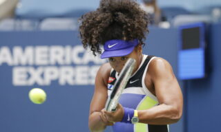 USA TENNIS US OPEN 2020 epa08665370 Naomi Osaka of Japan hits a return to Victoria Azarenka of Belarus during the Women's Final match on the thirteenth day of the US Open Tennis Championships the USTA National Tennis Center in Flushing Meadows, New York, USA, 12 September 2020. Due to the coronavirus pandemic, the US Open is being played without fans and runs from 31 August through 13 September. EPA/JASON SZENES