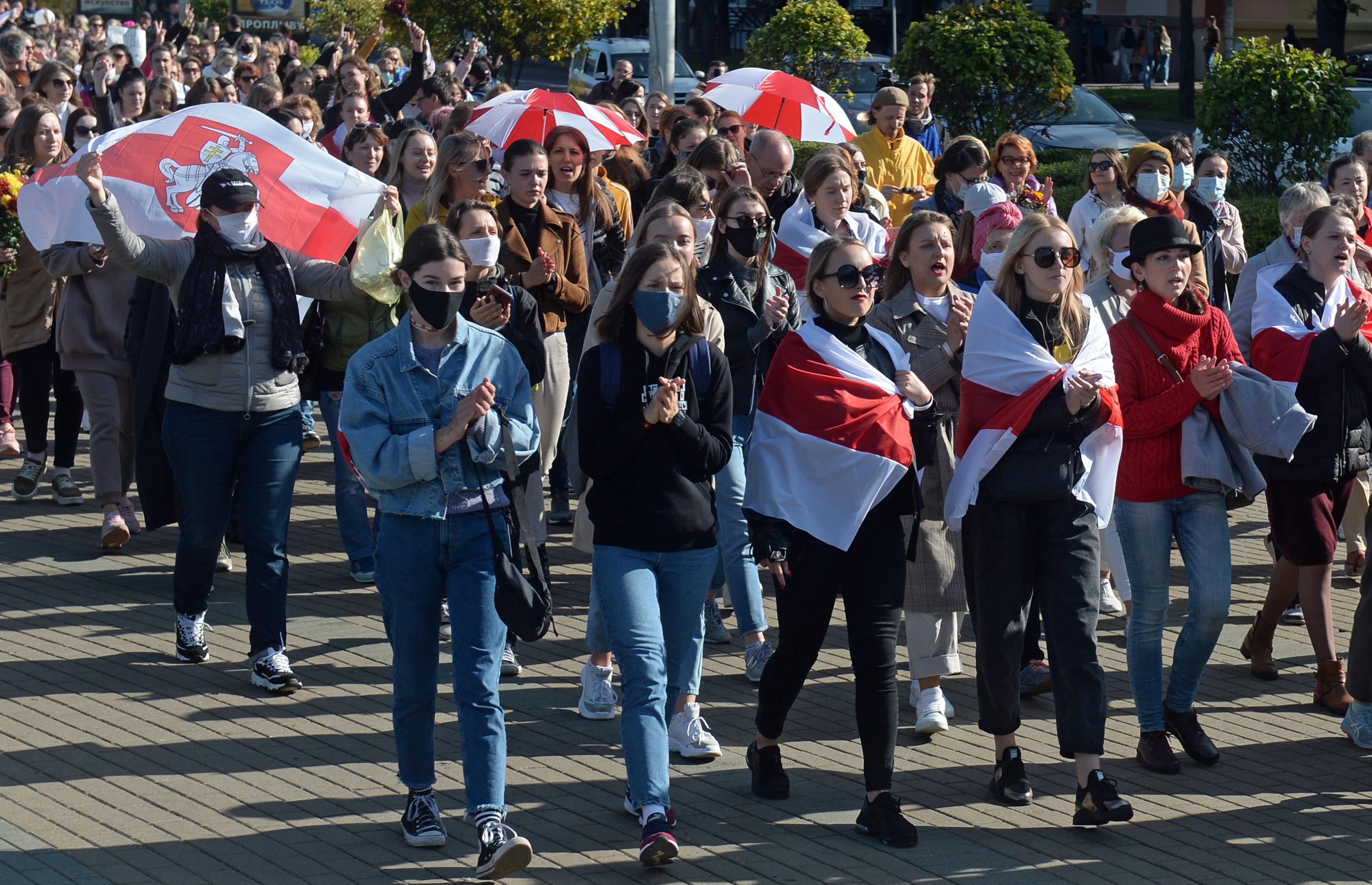 Bielorussia, le donne guidano ancora le proteste contro Lukashenko: scontri e centinaia di arresti Bielorussia, le donne guidano ancora le proteste contro Lukashenko: scontri e centinaia di arresti