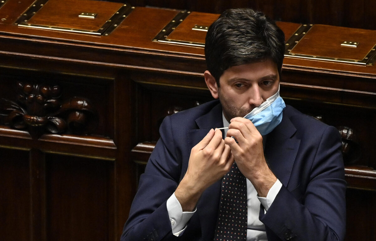 La Lombardia diventa arancione, insieme a Calabria e Piemonte: Speranza  firma l'ordinanza - Open