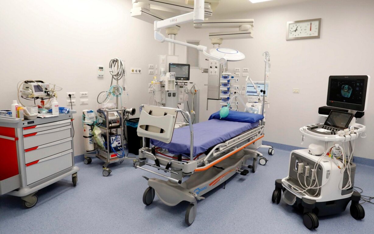 Un reparto di terapia intensiva all'ospedale Sacco di Milano