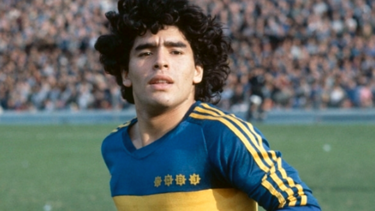 Diego Armando Maradona con la maglia del Boca Juniors