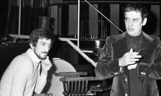 CGigi Proietti insieme a Carmelo bene ne ''La cena delle beffe'' del 1974 Gigi Proietti insieme a Carmelo bene ne ''La cena delle beffe'' del 1974