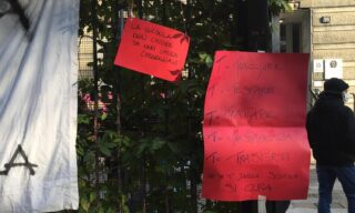 milano-liceo-bottoni-lezione-allaperto-3 milano-liceo-bottoni-lezione-allaperto-3