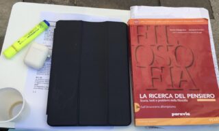 milano-liceo-bottoni-lezione-allaperto-6 milano-liceo-bottoni-lezione-allaperto-6