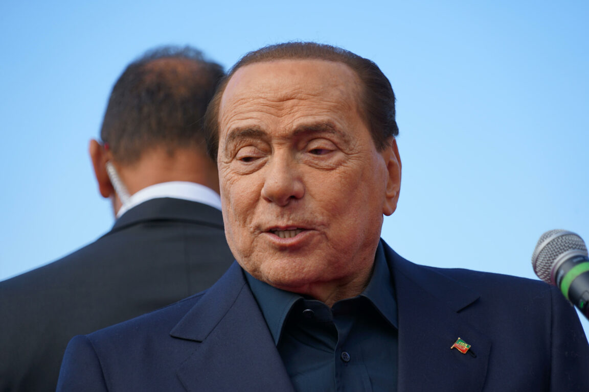 Silvio Berlusconi è stato dimesso dall’Ospedale San Raffaele di Milano Silvio Berlusconi è stato dimesso dall’Ospedale San Raffaele di Milano