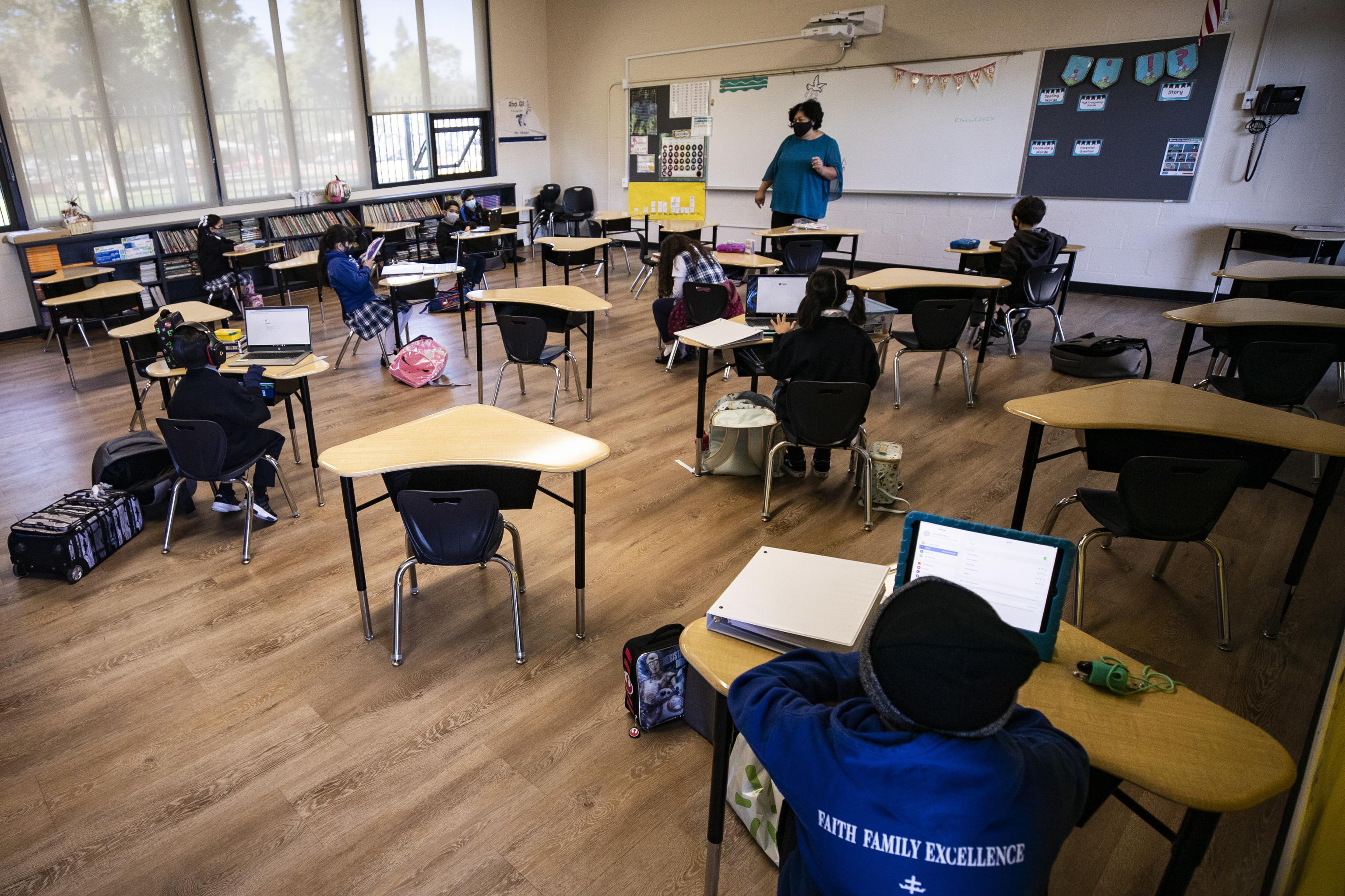 Coronavirus, gli esperti Usa: «Le scuole sono sicure con mascherine e distanziamento». Nel Regno Unito quarantena obbligatoria in hotel dai Paesi a rischio Coronavirus, gli esperti Usa: «Le scuole sono sicure con mascherine e distanziamento». Nel Regno Unito quarantena obbligatoria in hotel dai Paesi a rischio