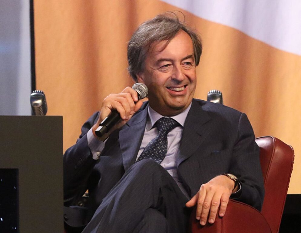 Burioni è proprio tornato. Su Twitter risponde all’economista «Le