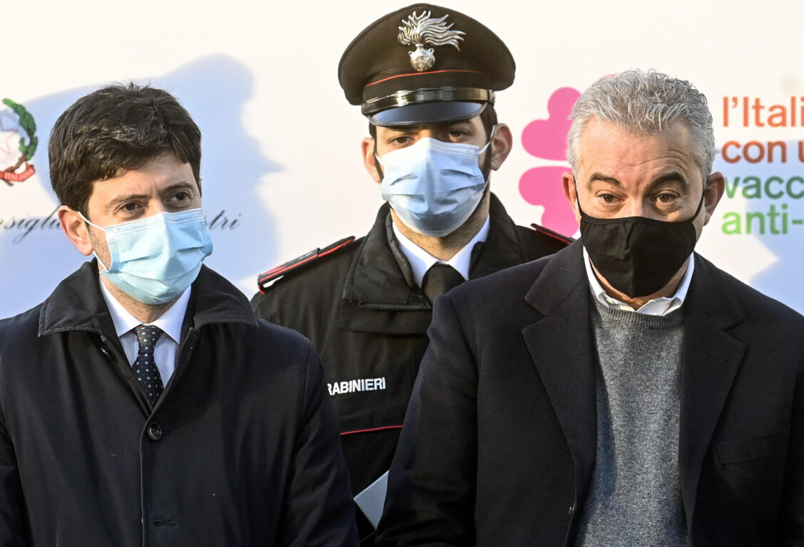 ANSA RICCARDO ANTIMIANI | Il ministro della Salute Roberto Speranza a sinistra e Domenico Arcuri Roma 27 dicembre 2020